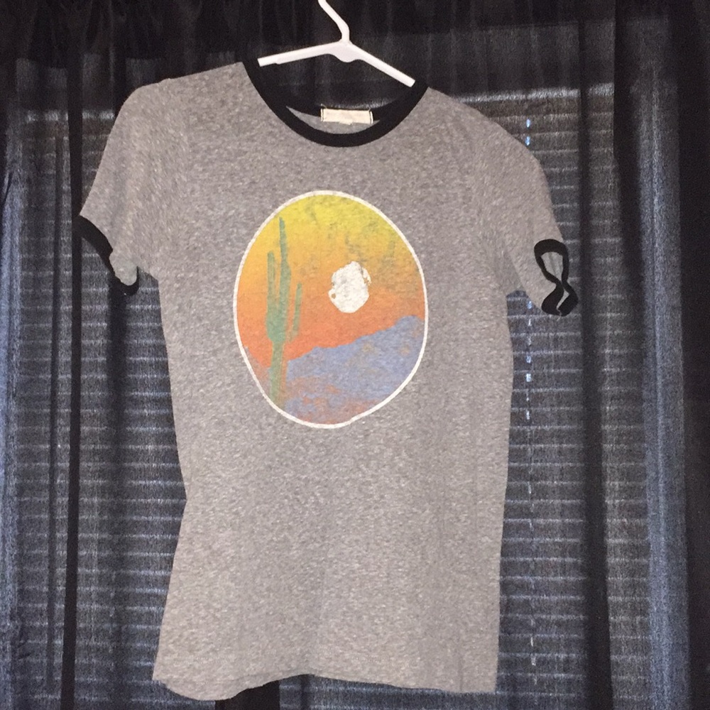 graphic tee